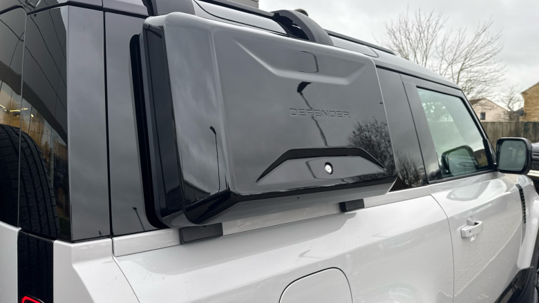 Land Rover Defender 3.0 D350 X-Dynamic HSE 90 3dr Auto Diesel Estate